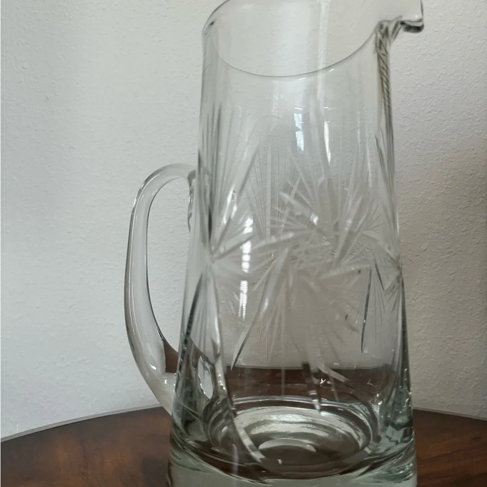 Stunning Mid-Century Pitcher Featuring The Iconic Atomic Starburst 62 Ounces